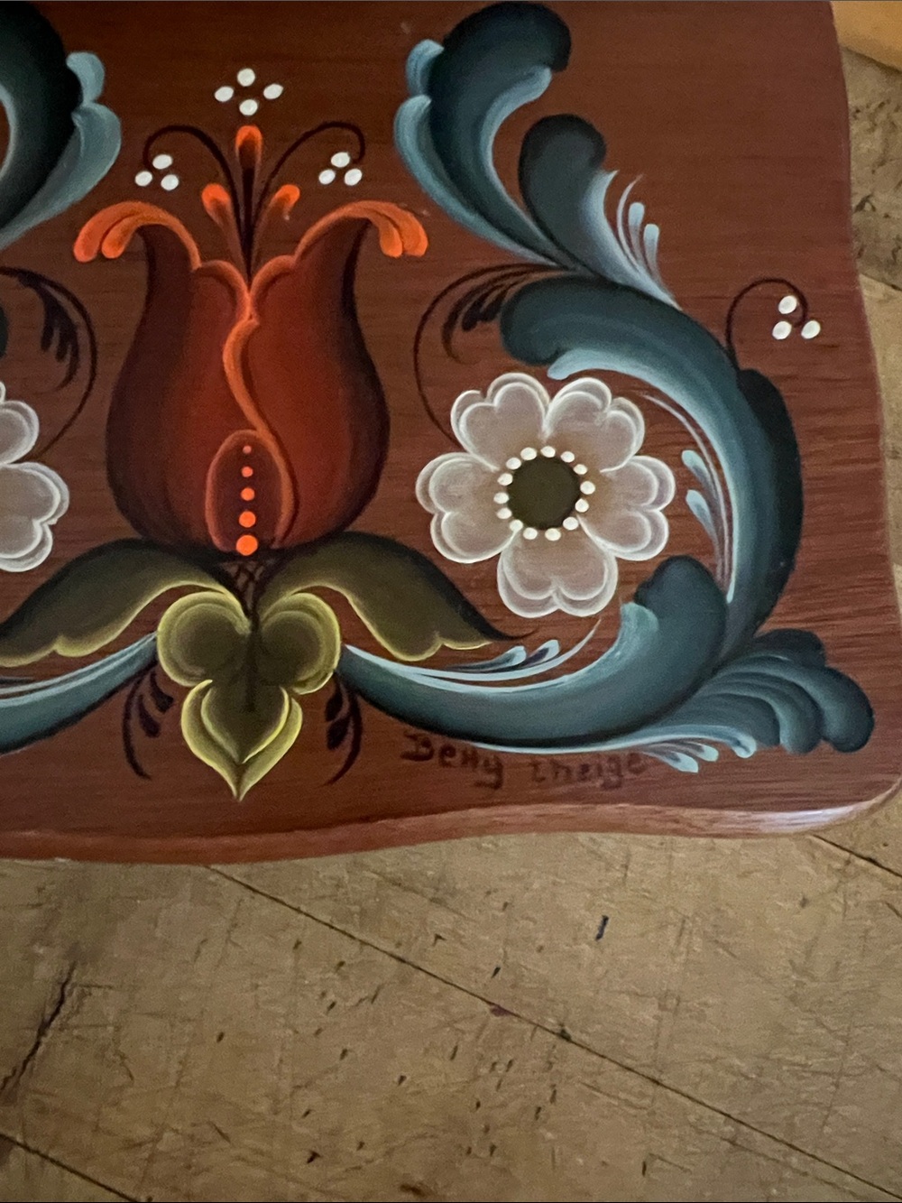 Hand-Painted Rosemaling Artist
Betty L. Theige Viroqua, Wisconsin Jewelry Box - Picture 6 of 8